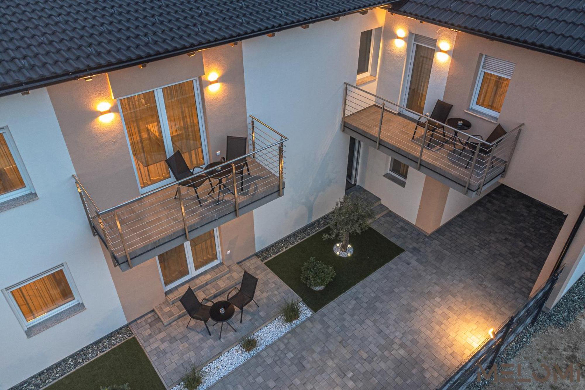 Melomi 1 Apartman Шарвар Экстерьер фото